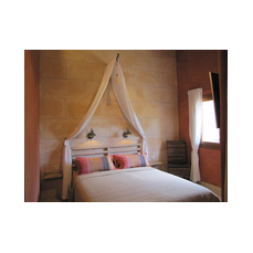 Schlafzimmer mit Doppelbett