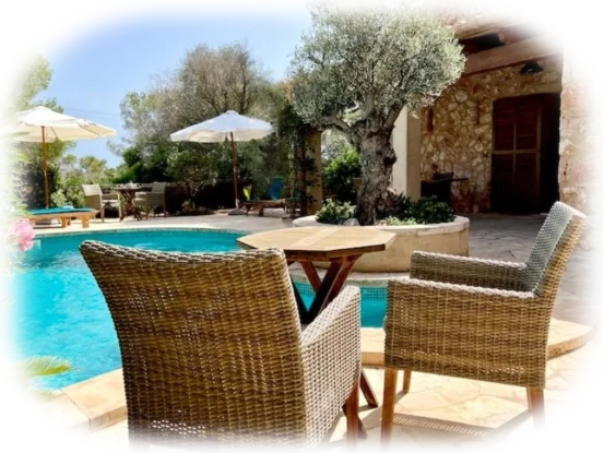 Terrasse und Pool geniessen